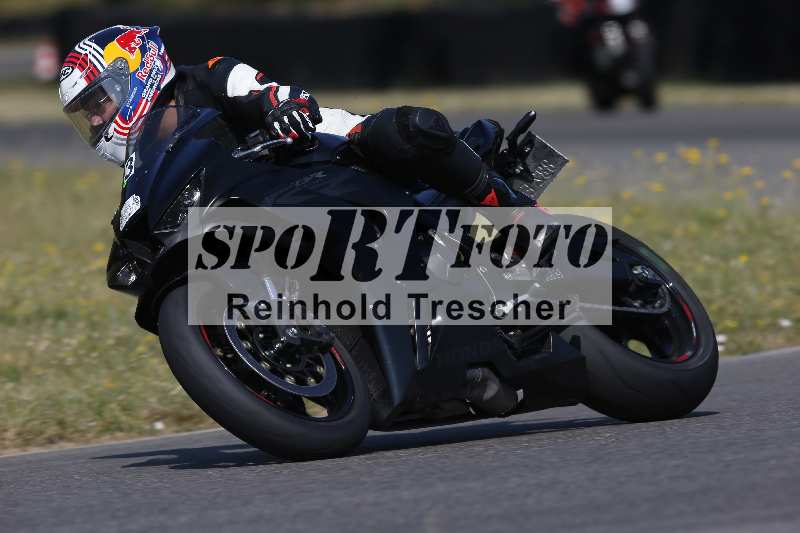 Archiv-2023/28 05.06.2023 Moto Club Anneau du Rhin/blanc-novice/3